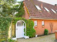 Schöne, gepflegte Doppelhaushälfte mit Eigenlandgrundstück in Lübeck-Moisling zu kaufen - Lübeck