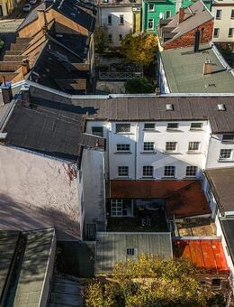 Wohn- & Geschäftshaus mit Potenzial in Hof/Saale - Gewerbefläche ca. 310 m² - Wohnfläche 195 m² Grundstück mit befahrbarem Innenhof - Hof
