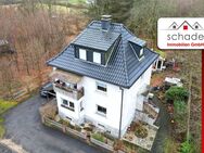 SCHADE IMMOBILIEN - Gemütliches Zweifamilienhaus mit neuem Dach direkt an der Lenne zu verkaufen! - Plettenberg