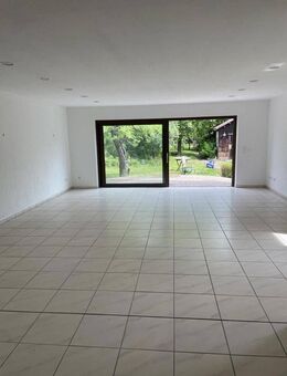 Gepflegtes EFH in Uttenreuth mit großem Garten, Keller & neuer Wärmepumpe - Uttenreuth