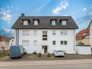 RENOVIERTE DG-WOHNUNG (2. ETAGE), NEUES BADEZIMMER, STELLPLATZ >KEIN BALKON< ZENTRALE LAGE - Büren