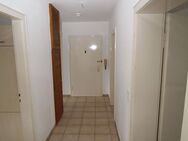 Dreizimmerwohnung mit Wannenbad, Einbauküche und Balkon - Lüneburg