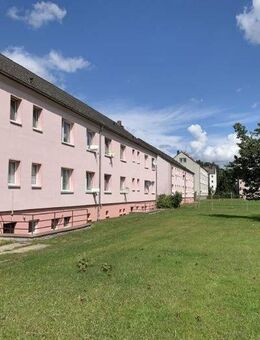 Eine schöne sanierte 2-Raum-Wohnung im Grünen wartet auf Sie. - Plattenburg