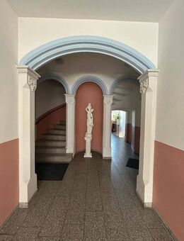 Objekt-Nr.: 5325 - schöne vermietete 2-Zimmer-ETW im EG mit EBK, Wanne und Terrasse im Zentrum von Plauen - Plauen