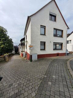 Großzügiges Wohnhaus mit Werkstatt/Lager und Garage in Runkel-OT