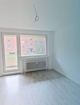 ++ IHR NEUES ZUHAUSE: Sanierte 3-Zi.Wohnung mit Balkon und Tageslichtbad ++ - Emden