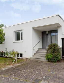 Großzügiger Bungalow mit modernem Komfort und Blick ins Grüne - Frankfurt (Main)