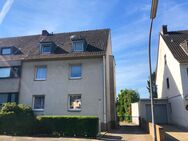 Dreifamilienhaus mit vier Garagen und 455 m² genehmigte Baulandfläche in Köln-Dellbrück - Köln