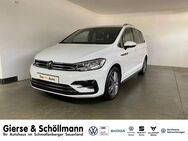 VW Touran, 1.5 TSI Highline R-Line, Jahr 2023 - Schmallenberg