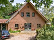 Stilvoll saniertes Bauernhaus mit Park und Waldstück - Bälau