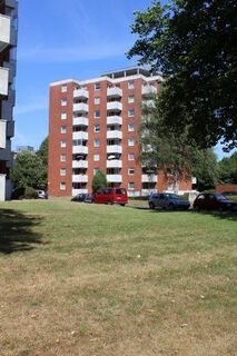 Vermietete Zwei-Zimmer-Wohnung im 6. OG mit Balkon und Fahrstuhl in Neumünster-Ruthenberg