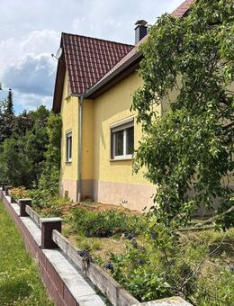 Schönes Zweifamilienhaus mitten in Kahla ! nur 15 km von Jena ! mit 1.845 m² großem Grundstück und viel Nebengelass ! - Kahla