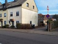 einseitig angebautes Wohnhaus mit Garage - Sankt Ingbert