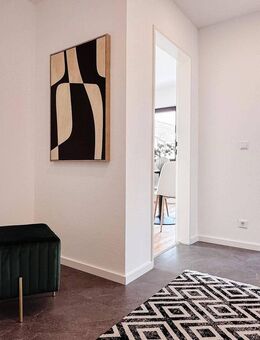 neu renoviert: 3 Zimmer mit Balkon und Stellplatz - Leonberg (Baden-Württemberg)