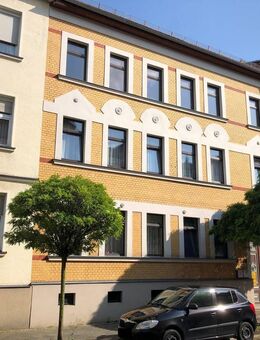 APOLDA – Teilsaniertes Mehrfamilienhaus mit viel Potential durch Ausbaureserven, Nebengelaß und Zufahrt - Apolda