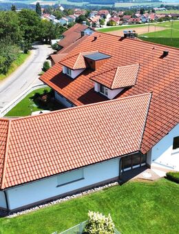 Repräsentatives Mehrgenerationenhaus mit Panoramablick großem grünen Grundstück, drei Garagen an ruhiger Lage - Görwihl