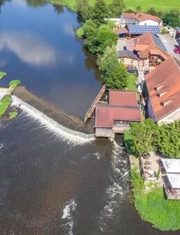 Wohn- und Gewerbeensemble mit traditionsreicher Gaststätte, Ausbaureserven und direktem Flussufer - Regenstauf