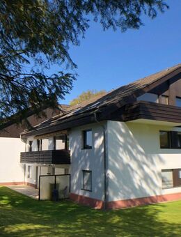 Schöne, gemütliche 2-Zimmer-Dachgeschosswohnung mit Balkon und überdachtem Stellplatz in herrlicher Waldrandlage von Neuhaus im Solling - Holzminden