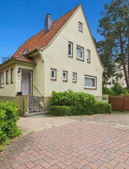 Attraktives Einfamilienhaus mit Gewerbeeinheit im Herzen von Cuxhaven - Cuxhaven