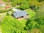 Holzhaus in Bungalowform mit einem ca. 3200 m² großen Grundstück - Sankt Michaelisdonn