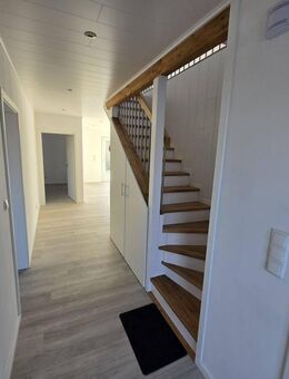 Freistehendes Einfamilienhaus mit hochwertigem Dachausbau in ruhigem Umfeld - Edemissen