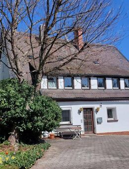 Fachwerkhaus mit Nebengebäude - Heilsbronn
