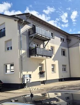 Sofort bezugsfreie Erdgeschosswohnung mit Balkon und PKW-Stellplatz in Stutensee-Friedrichstal - Stutensee