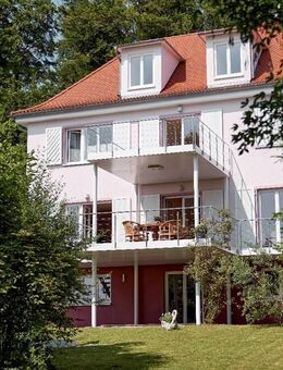 Premiumlage - kernsanierte Villa mit unverbaubarer Seesicht - Meersburg
