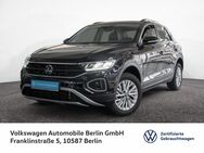 VW T-Roc, 1.5 TSI Life APP, Jahr 2023 - Berlin