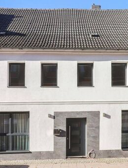 Ein-Zwei-Familienhaus mit zwei 130 m²-Wohnungen & Garage - ideal für Mehrgenerationen oder Vermietung - Egeln