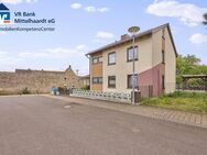 Wohnen und Arbeiten unter einem Dach: Großzügiges Einfamilienhaus mit separater Betriebsfläche! - Wachenheim (Weinstraße)