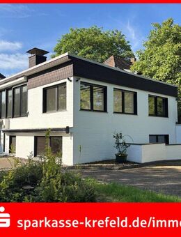 EFH mit ausgebauter Nutzfläche im Souterrain und 2 Garagen - Krefeld