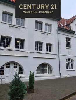 Anwesen mit 9 Wohnungen, Reithalle, Pferdeboxen & Garagen - Euskirchen