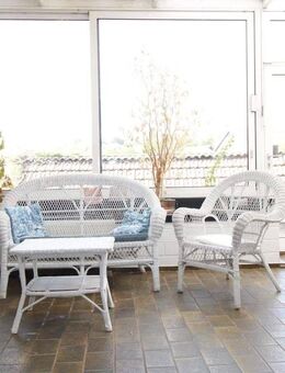 Großzügige Wohnung mit Wintergarten und Hofgarten zentral in Eppelborn - Eppelborn