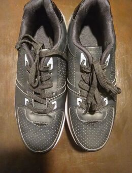 Schuhe mit Rollen - Reichenbach (Fils)