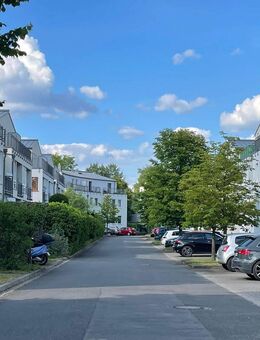 Attraktive Dachgeschoss-Wohnung mit Wannenbad & Terrasse nahe S-Bhf. Karow.... BEZUGSFREI 01/2026 - Berlin