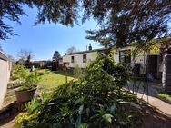 MANNELLA *Für Selbermacher* Haus + Bungalow + 2 Garagen am Bahnhof Troisdorf mit schönem Garten - Troisdorf