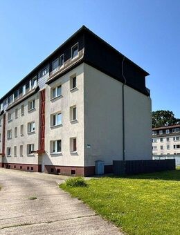 Familienfreundliche Eigentumswohnung mit Einbauküche, 2x Balkonen und 2x Garagen in Löberitz - Zörbig