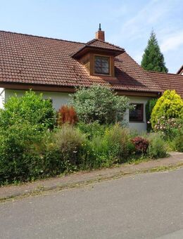 Hasselberg: idyllisches EFH mit Einliegerwohnung und Doppelgarage - Hasloch