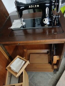 Schrank-Nähmaschine - Backnang