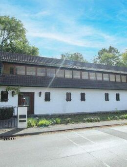 Großzügiges Einfamilienhaus mit Schwimmhalle und großem Grundstück - Ihr Wohntraum in Düsseldorf - Düsseldorf