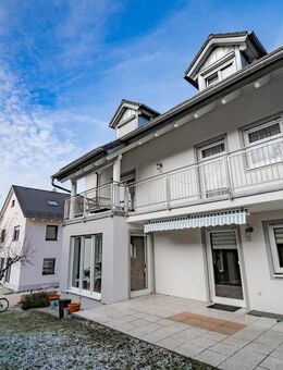 Freistehendes Mehrgenerationenhaus mit PV-Anlage und 2 Garagen ! - Mainburg