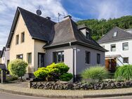 Stilvolles Einfamilienhaus im Ortskern von Brohl Lützingen mit Dachterrasse,Werkstatt und Garage - Brohl-Lützing