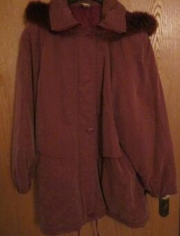 Gr. 44: rötliche Winter-Jacke mit Fell-Kapuze, neuwertig, 29,- - München