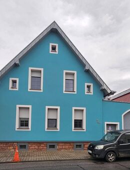 ~~ GEPFLEGTES SANIERTES EINFAMILIENHAUS MIT BALKON, STELLPLATZ, INNENHOF UND NEBENGEBÄUDE ~~ - Lampertheim