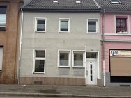 Sanierungsbedürftiges Reihenhaus in zentraler Lage von Krefeld - Krefeld