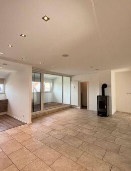 Dachgeschoss 3 Zimmer//Fahrstuhl//Kamin//Fußbodenheizung//Einbauküche//Stellplatz//Hohe Decken - Essen