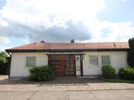 Ebenerdiges Wohnen mit Weitblick: Gepflegter Bungalow mit Einliegerwohnung, sonnigem Garten und Panorama in Toplage von Blumberg! - Blumberg