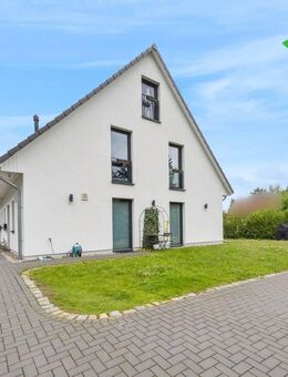 Neuwertige Doppelhaushälfte in guter Lage von Hamburg-Niendorf - Hamburg