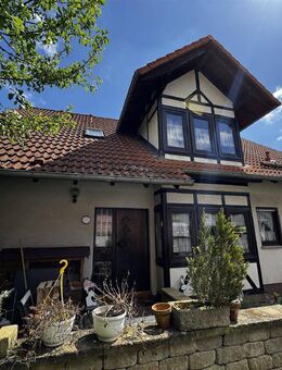 Einfamilienhaus mit Einliegerwohnung und Doppelgarage in ruhiger Lage von Naumburg - Naumburg